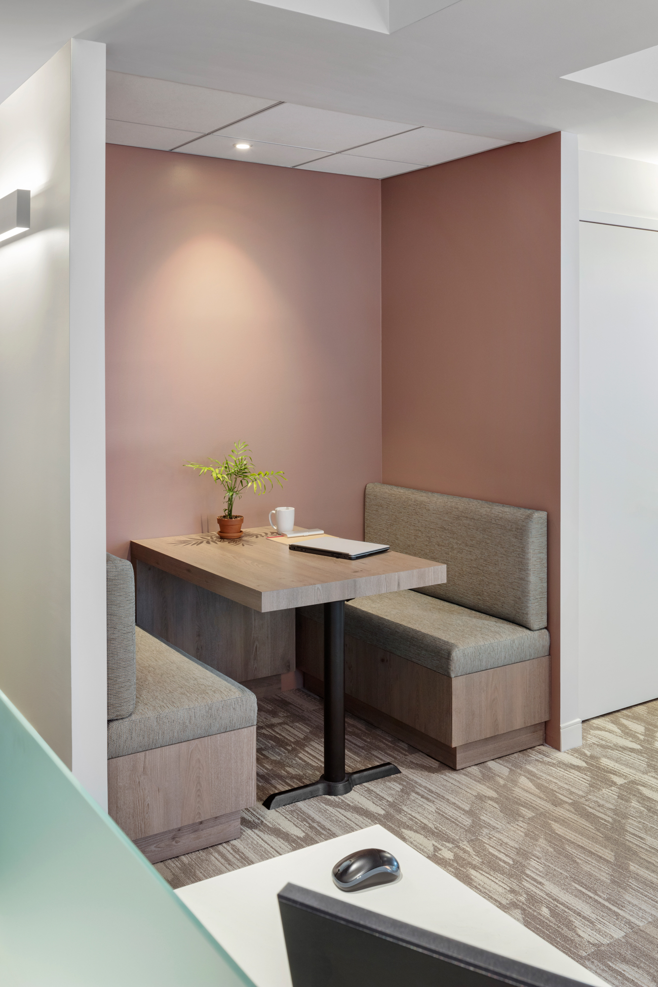 An alcove and other workplace choices provide the flexibility to the different types of tasks.